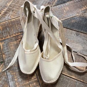Andre Assous espadrilles in natural with ribbon